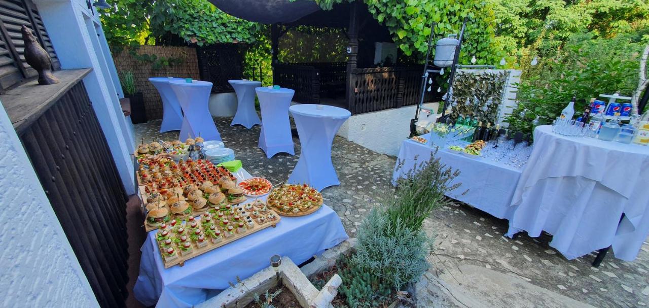 Kuca Za Odmor Malia: Spa Retreat with City Attraction Perks Thurdevac Exterior photo