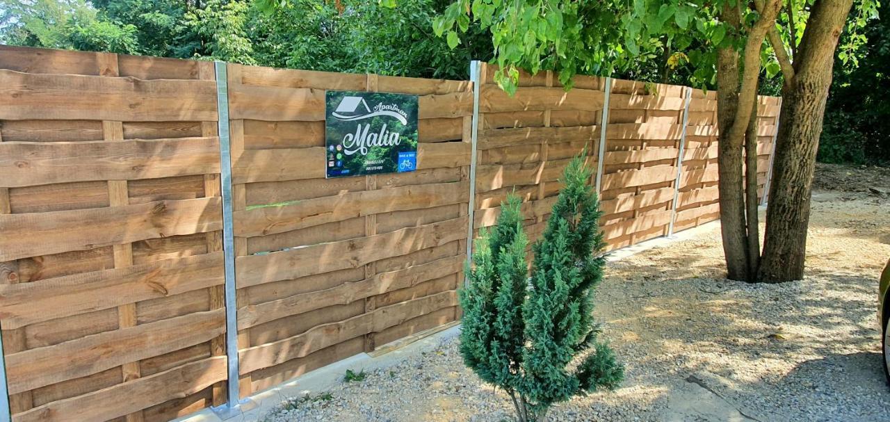 Kuca Za Odmor Malia: Spa Retreat with City Attraction Perks Thurdevac Exterior photo