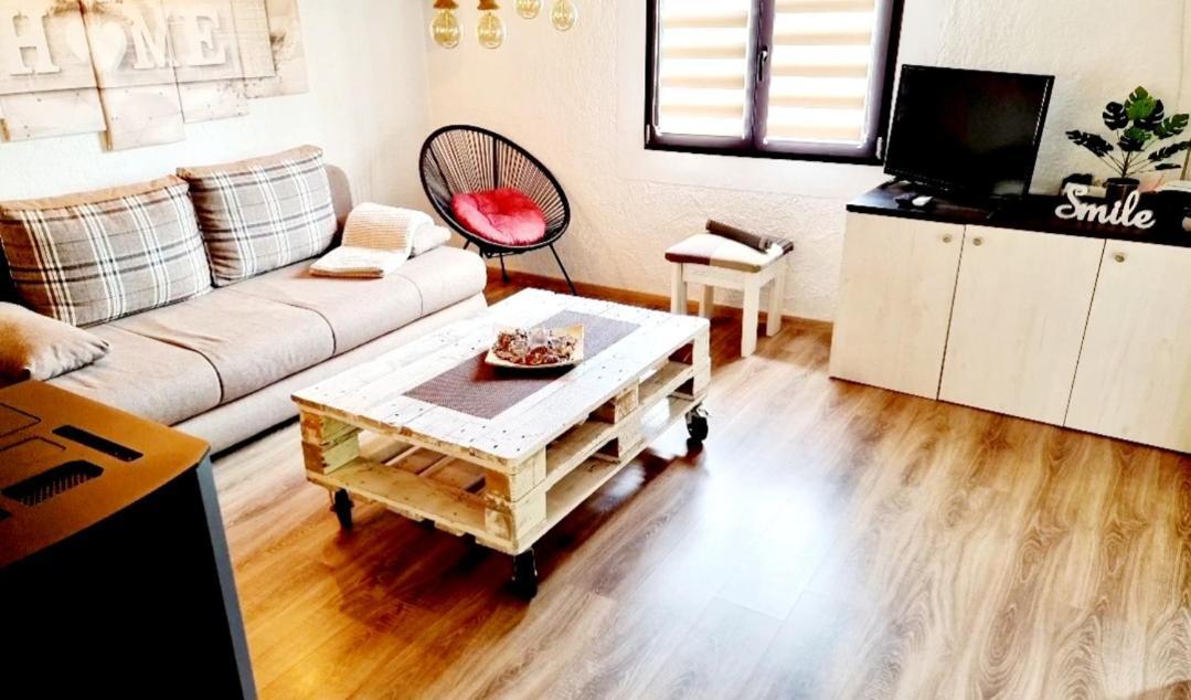 Kuca Za Odmor Malia: Spa Retreat with City Attraction Perks Thurdevac Exterior photo